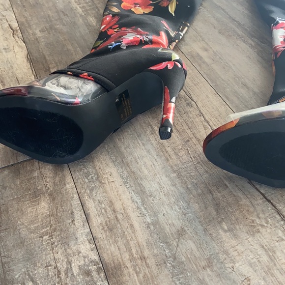 Floral Thigh High Boot- NEW - Picture 3 of 6